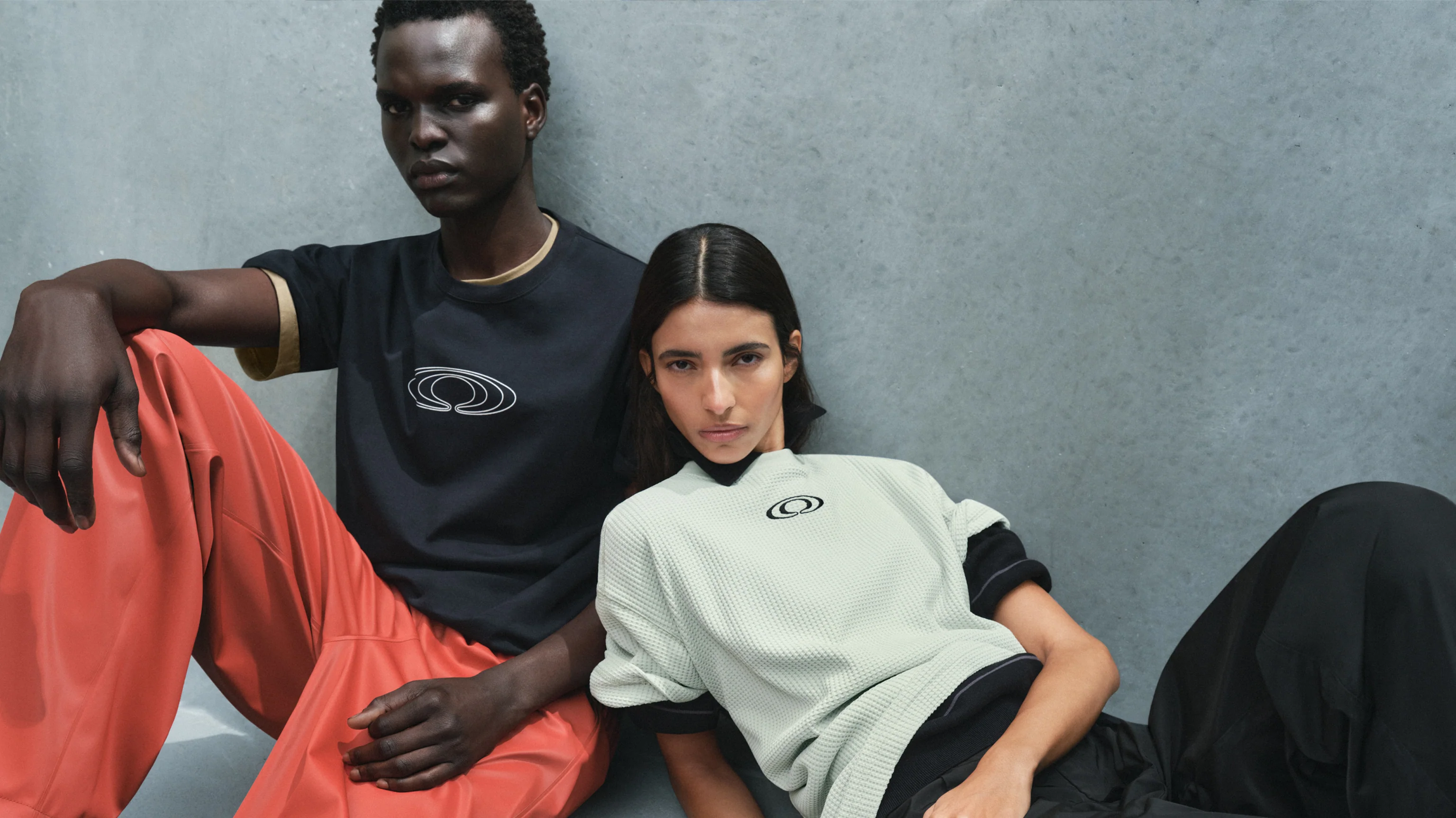 Estilo impecable bajo la lluvia